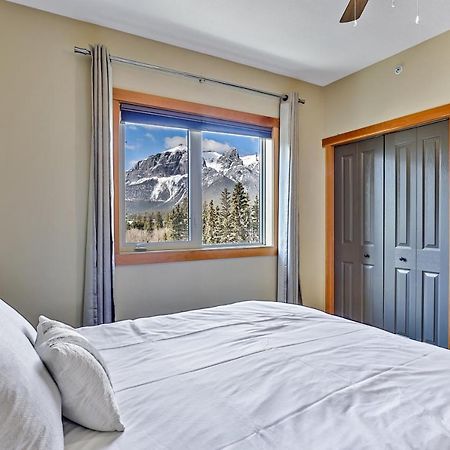 Spectacular Mountain View Corner Unit Pool Hot Tub Park Pass Appartement Canmore Buitenkant foto