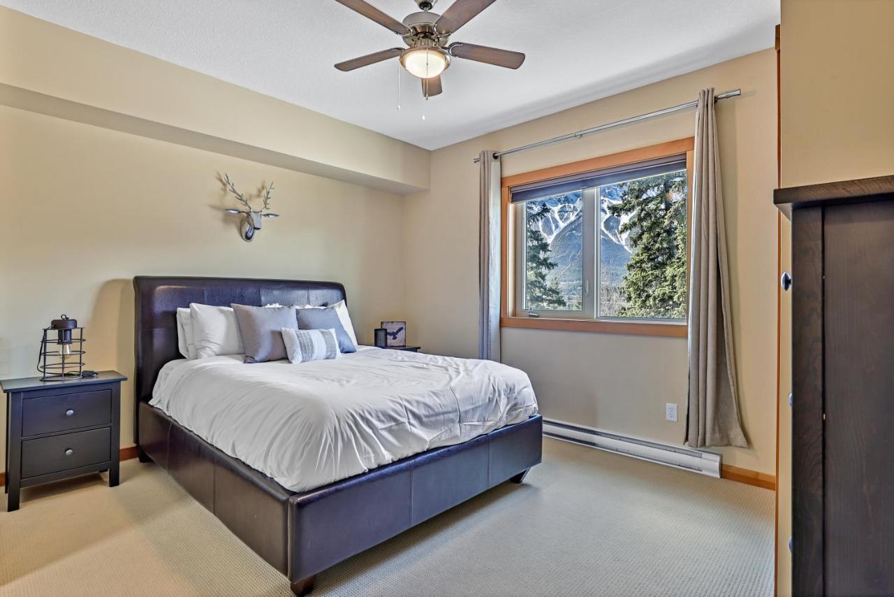 Spectacular Mountain View Corner Unit Pool Hot Tub Park Pass Appartement Canmore Buitenkant foto