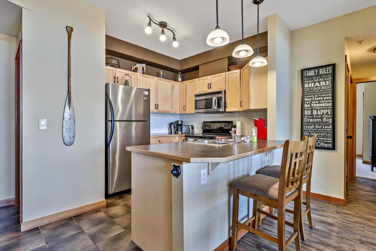 Spectacular Mountain View Corner Unit Pool Hot Tub Park Pass Appartement Canmore Buitenkant foto