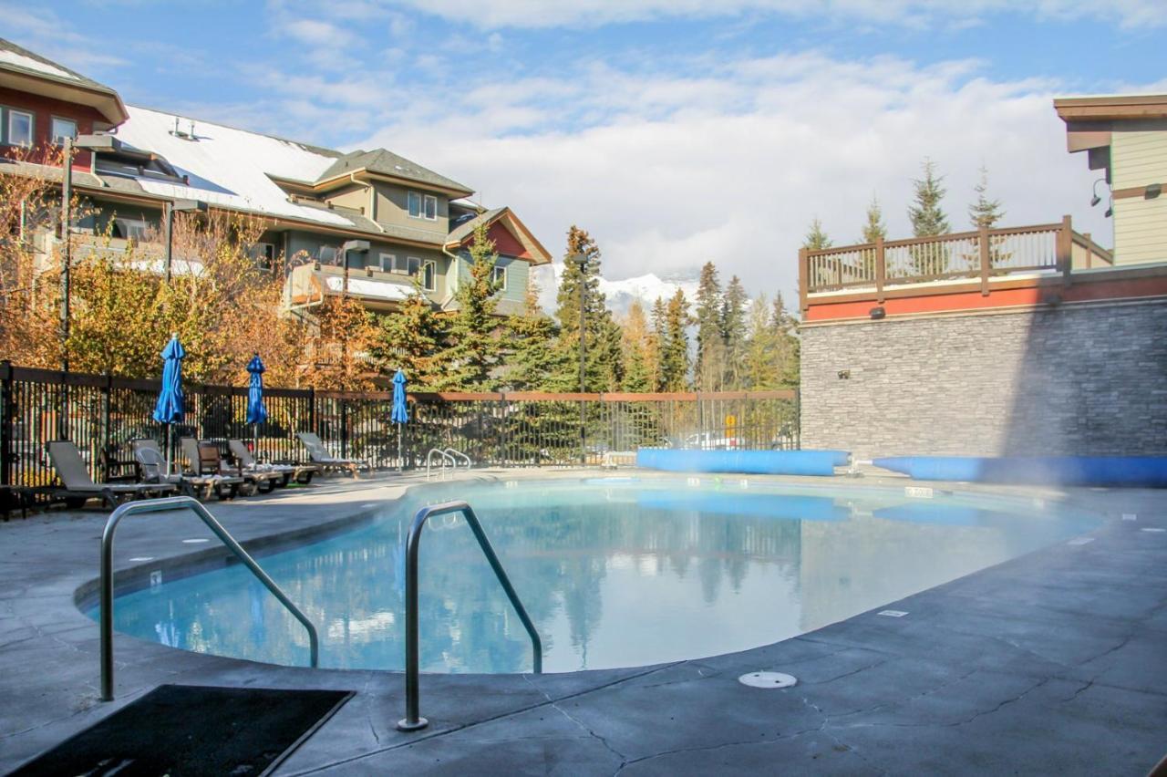 Spectacular Mountain View Corner Unit Pool Hot Tub Park Pass Appartement Canmore Buitenkant foto