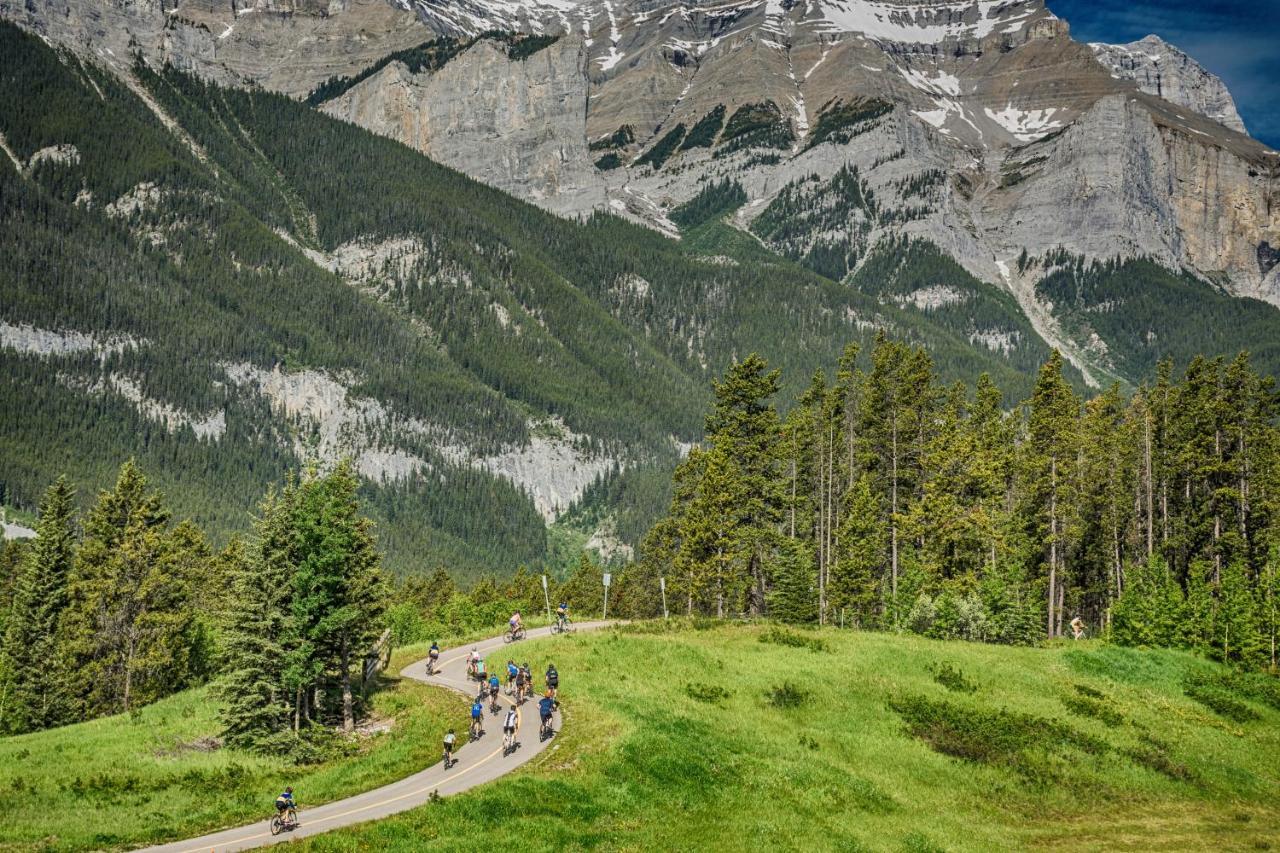 Spectacular Mountain View Corner Unit Pool Hot Tub Park Pass Appartement Canmore Buitenkant foto