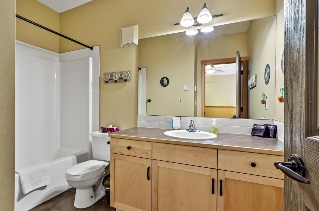 Spectacular Mountain View Corner Unit Pool Hot Tub Park Pass Appartement Canmore Buitenkant foto